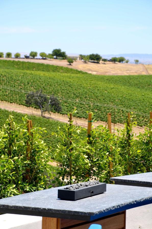 פאסו רובלס Sirena Vineyard Resort מראה חיצוני תמונה