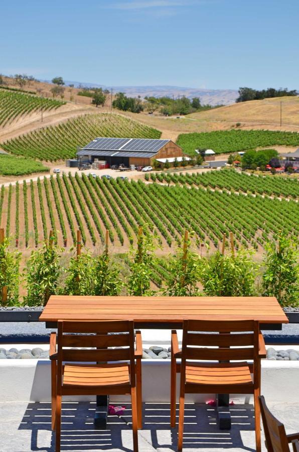 פאסו רובלס Sirena Vineyard Resort מראה חיצוני תמונה