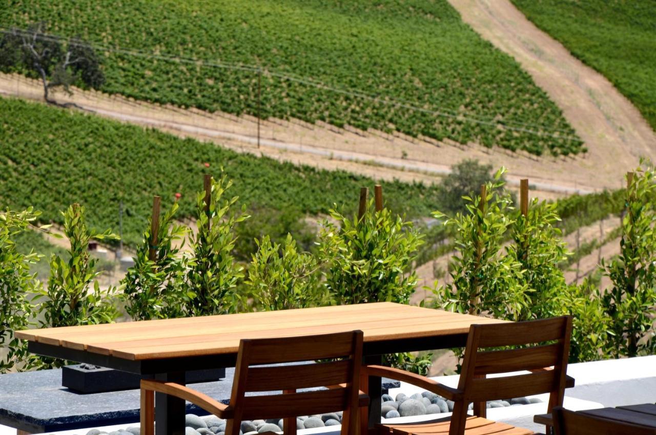 פאסו רובלס Sirena Vineyard Resort מראה חיצוני תמונה